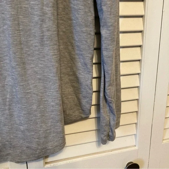 Athleta Yogini Grey Criss Cross Cutout Open Back Long Sleeve Top Size Medium - Picture 5 of 10